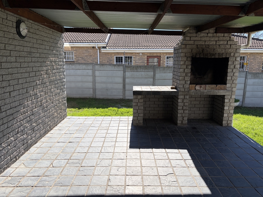 3 Bedroom Property for Sale in Uitzicht Western Cape
